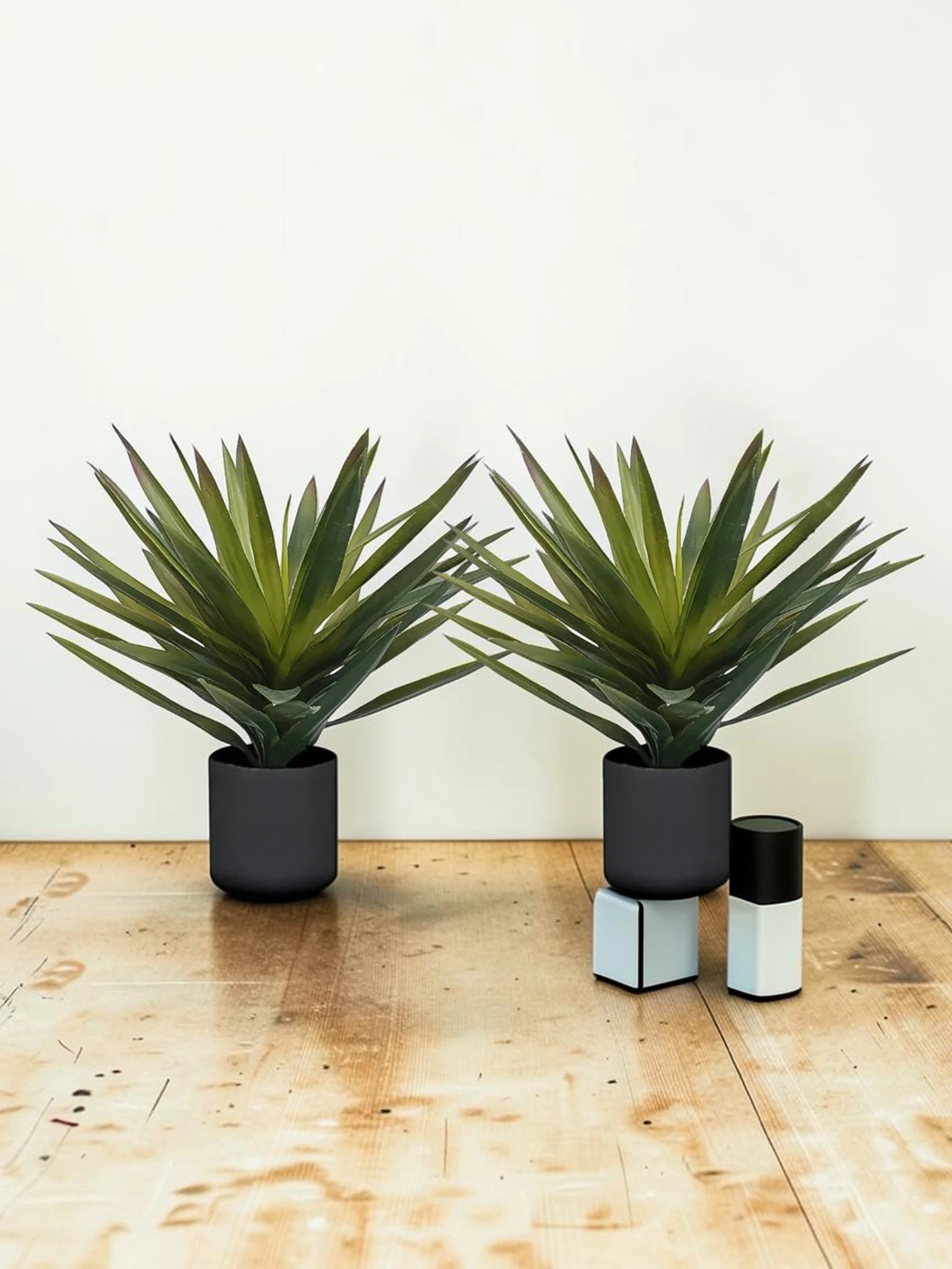 zorventhynis Artificial Yucca Plant Giant Palm Lily Tabletop Decor Polyurethane Plastic 45cm 2-Pack